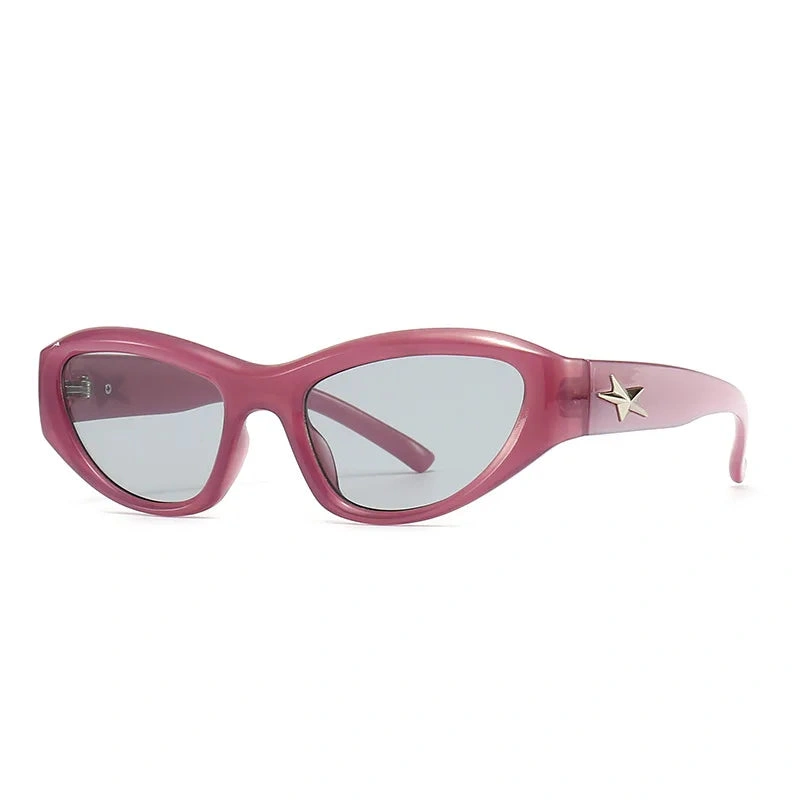 Lunettes de soleil Y2k Star : Étoiles en vue ! L'accessoire tendance pour un look star, un style futuriste et une allure irrésistible.